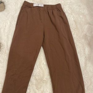 New with tags brandy melville brown rosa sweatpants